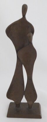 Bronzen beeld moeder met kind