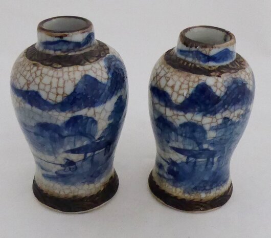 Twee chinese keramiek vaasjes